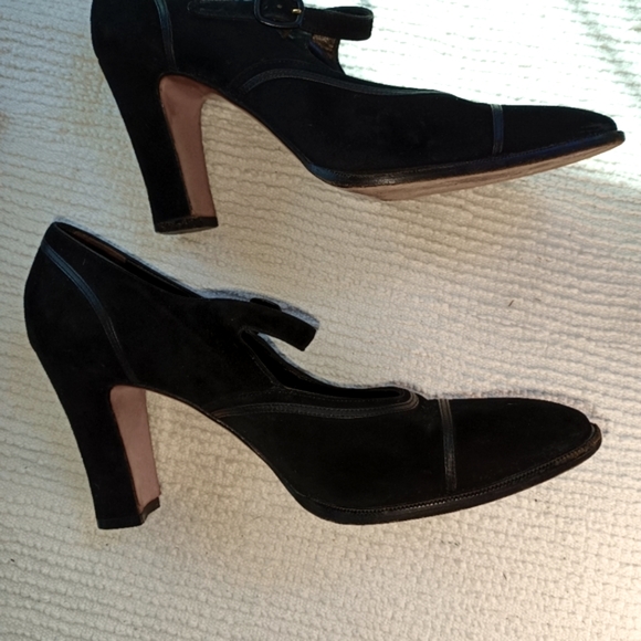 Salvatore  Ferragamo black suede heels size 8B - Picture 5 of 14